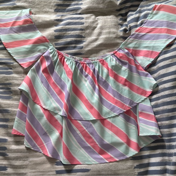 Off-Shoulder Top - Picture 3 of 3